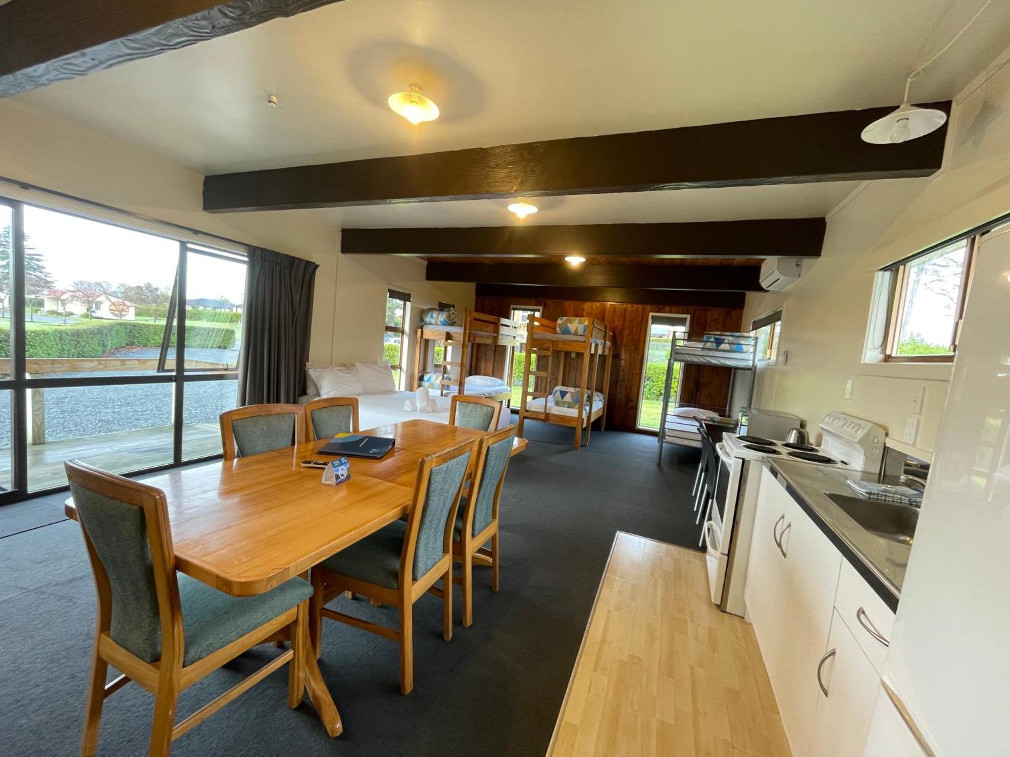 Cambridge Top 10 Holiday Park Room photo
