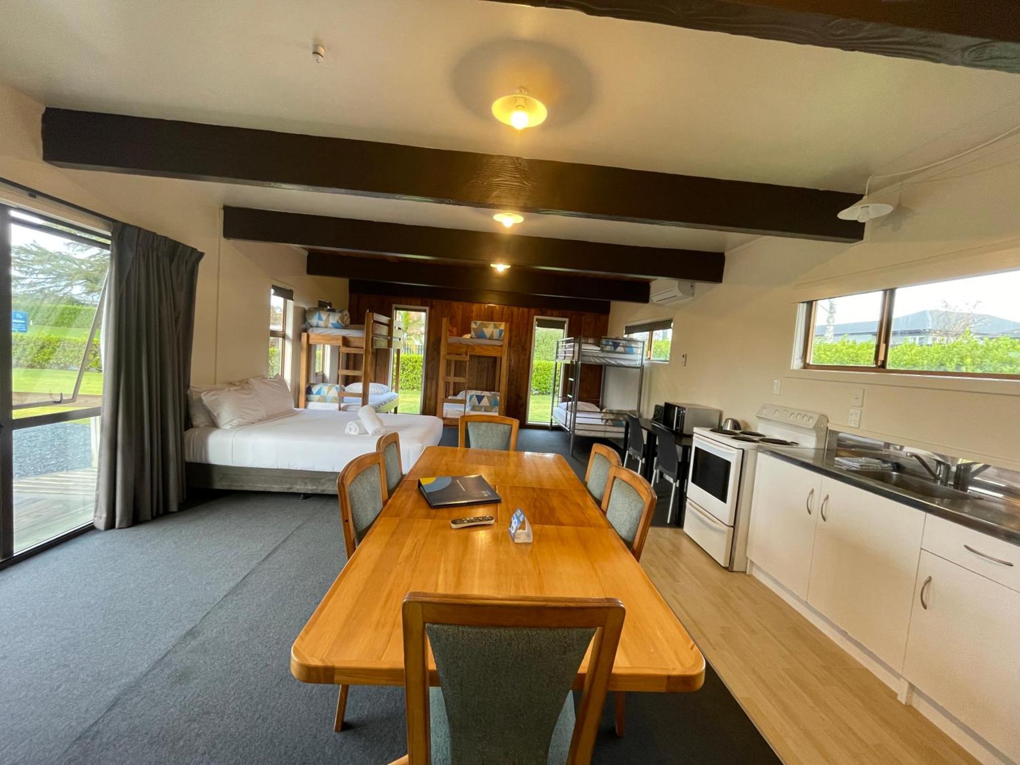 Cambridge Top 10 Holiday Park Room photo